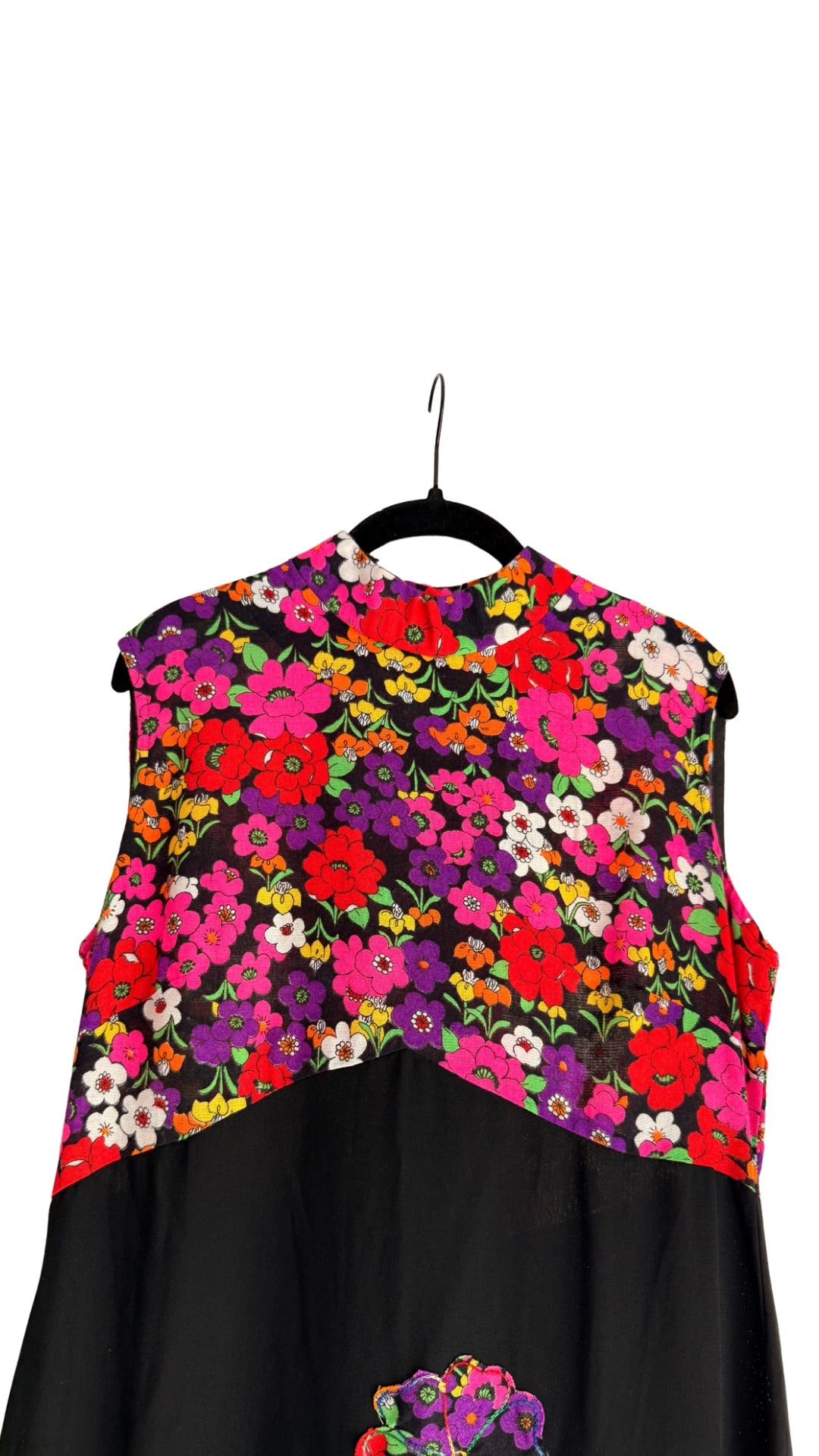 1960s Voluptuous Floral Appliqué Midi Dress – Bold, Curvy-Friendly