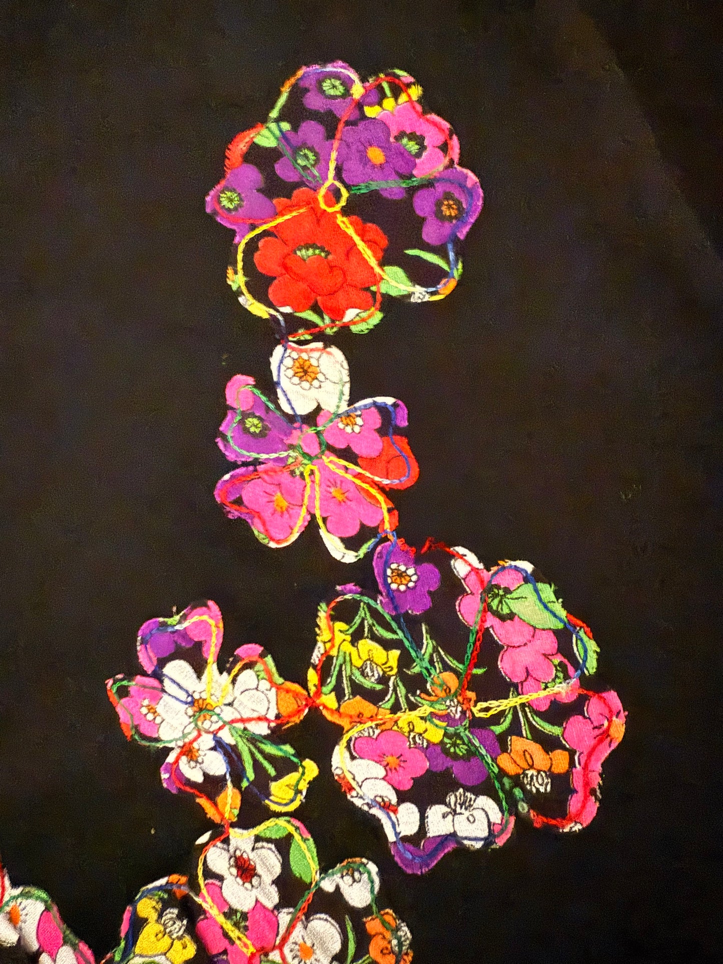 1960s Voluptuous Floral Appliqué Midi Dress – Bold, Curvy-Friendly